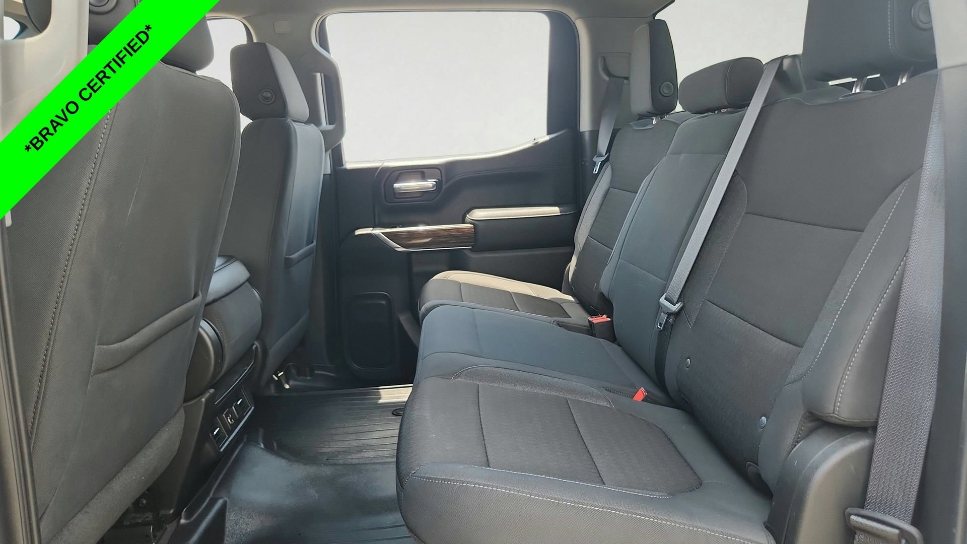 Used 2021 SUMMIT WHITE GMC SLE image 19