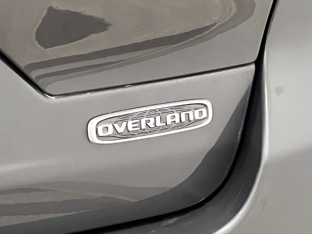 Used 2024 Baltic Gray Metallic Clearcoat Jeep Overland image 7