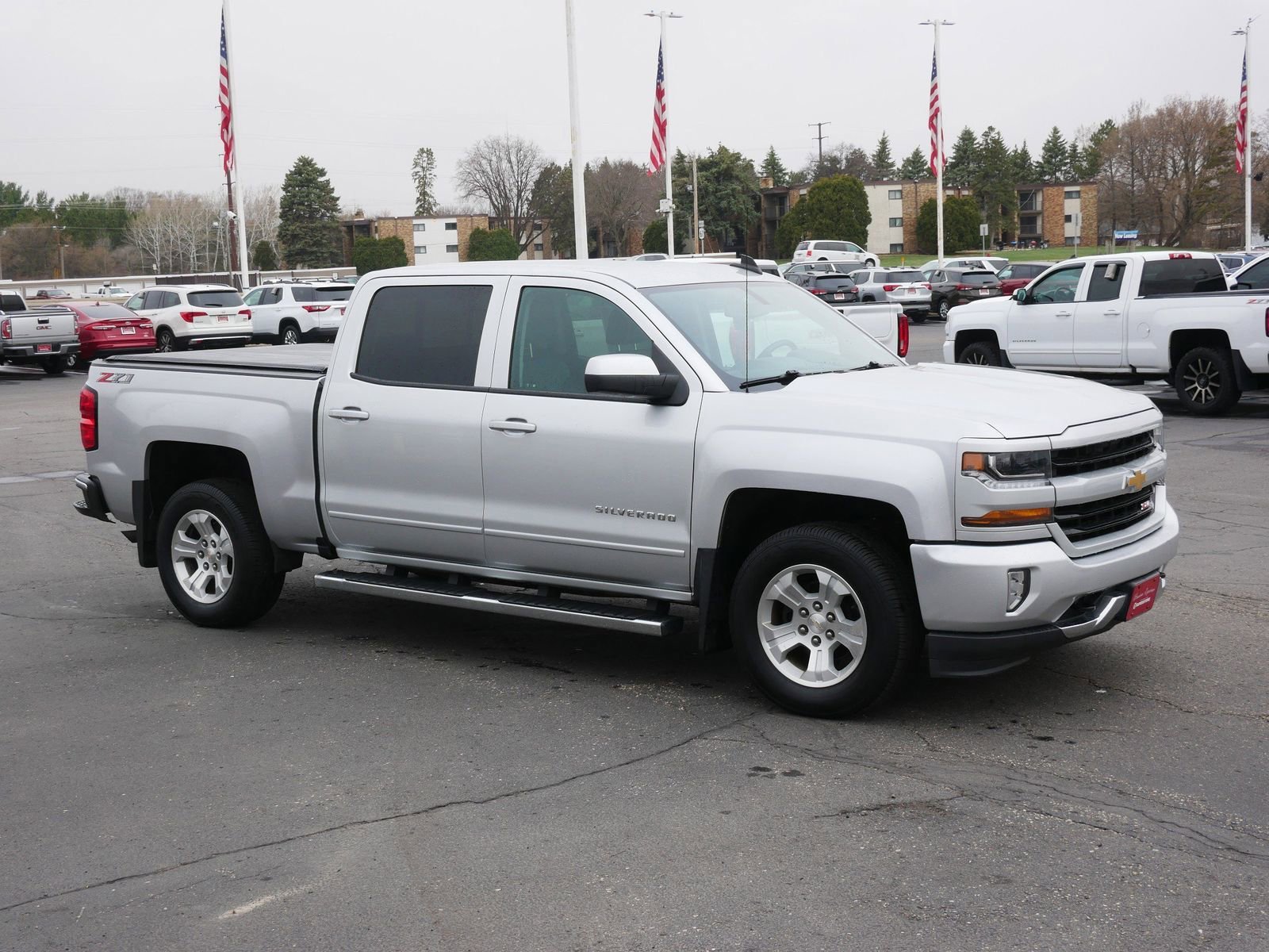 Used 2018 Chevrolet Silverado 1500 LT with VIN 3GCUKREC9JG608146 for sale in White Bear Lake, Minnesota