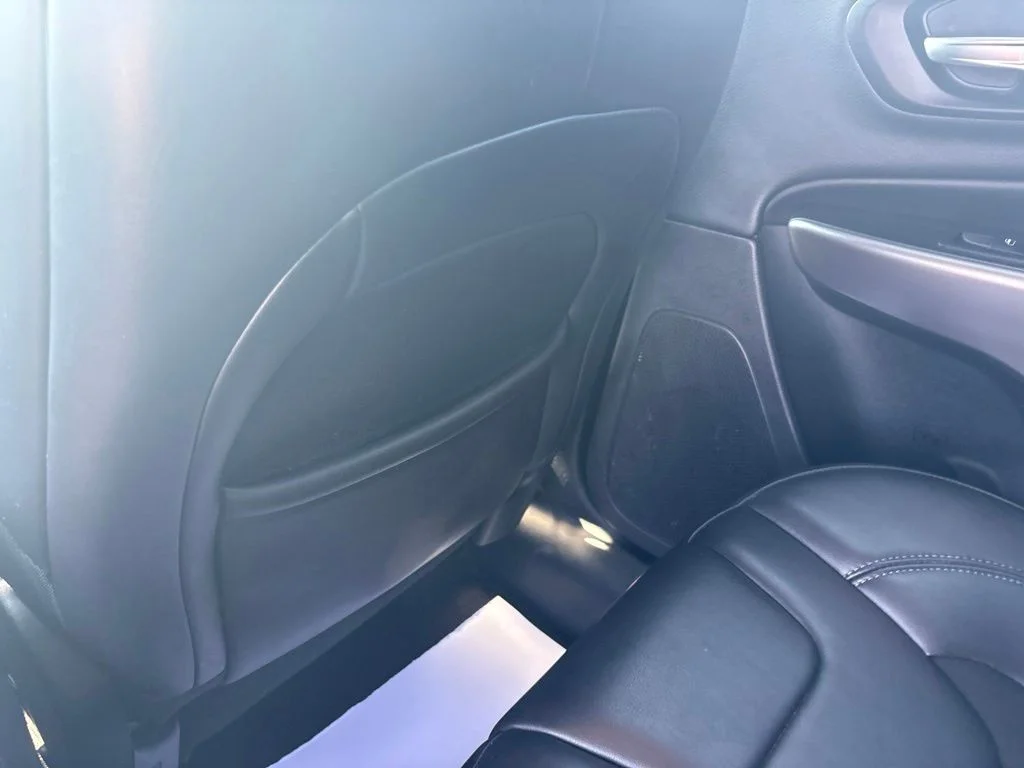 Used 2019 Gray Jeep Latitude Plus image 30