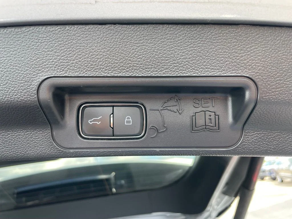 Used 2020 Silver Metallic Ford XLT image 30