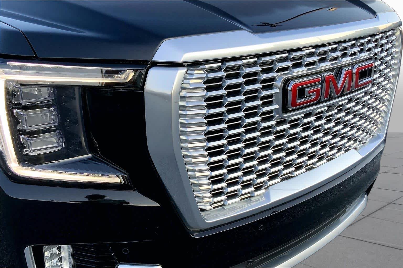 Used 2024 Onyx Black GMC Denali image 29