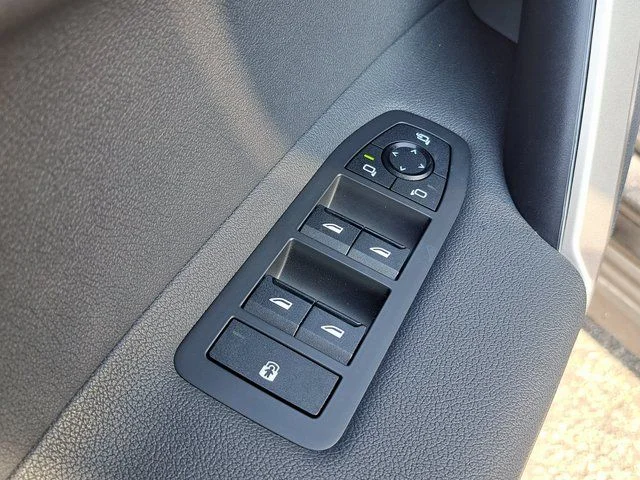 Used 2025 Blue BMW xDrive50 image 23