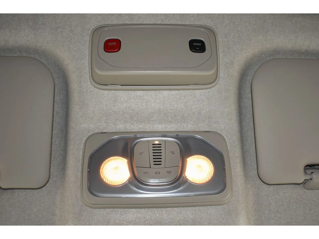 New 2025 Bright White Clear-Coat Exterior Paint RAM Tradesman image 25