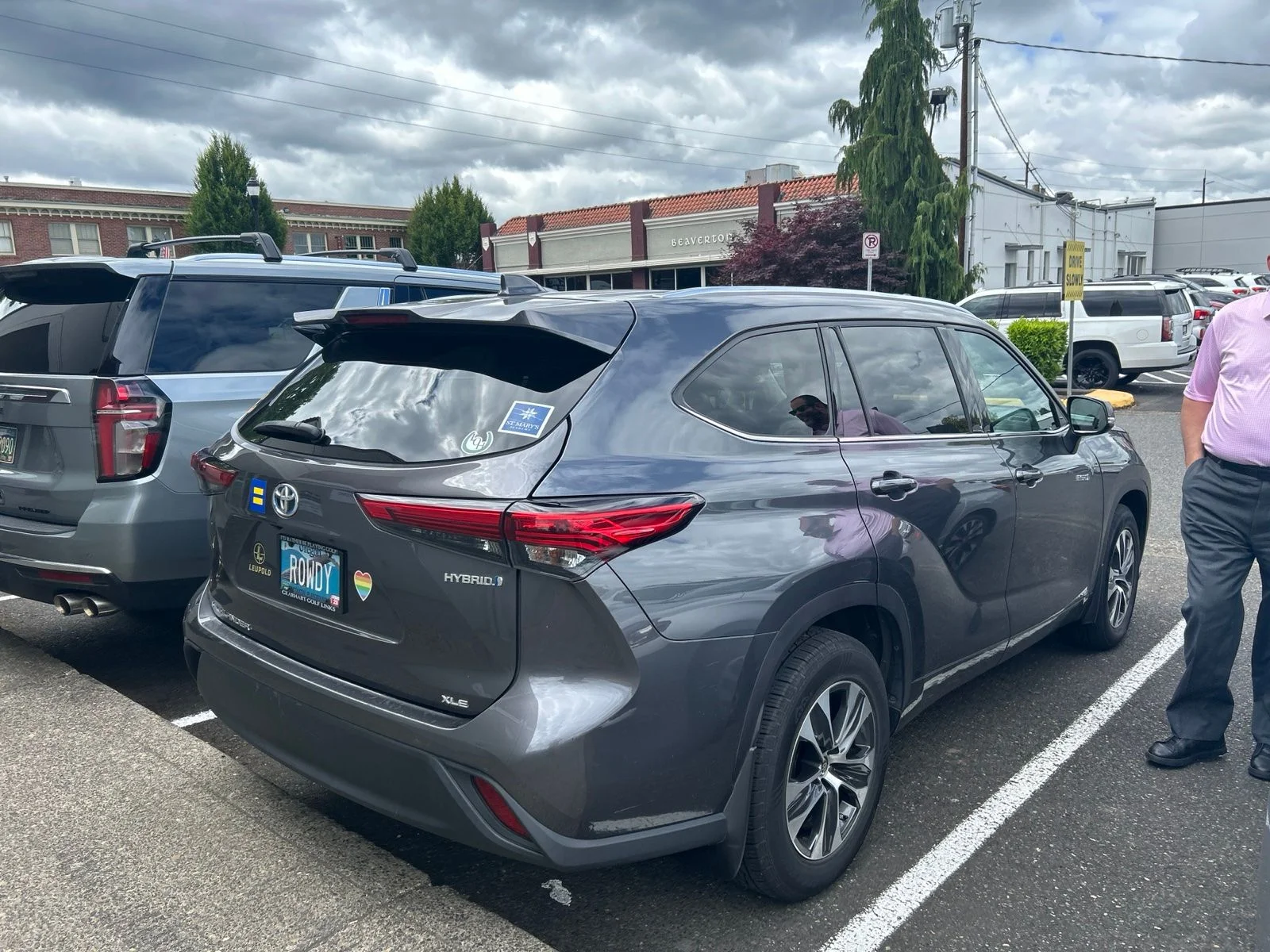 Used 2021 Magnetic Gray Metallic Toyota XLE image 3