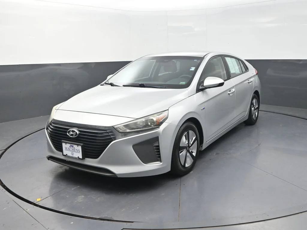 Used 2018 Silver Hyundai Blue image 4
