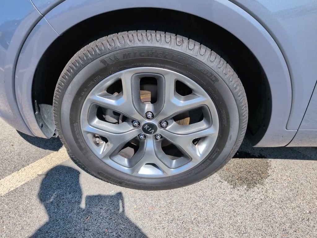 Used 2020 Silver Kia SX image 11