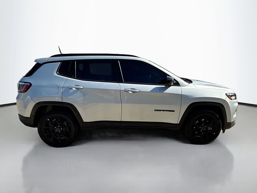Certified Used 2026 Silver Zynith Metallic Clearcoat Jeep Latitude Altitude image 9