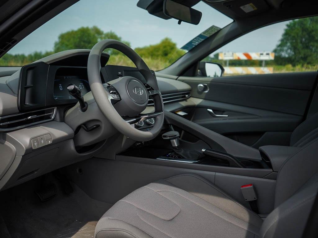 New 2026 Amazon Gray Hyundai SE Sedan FWD image 39