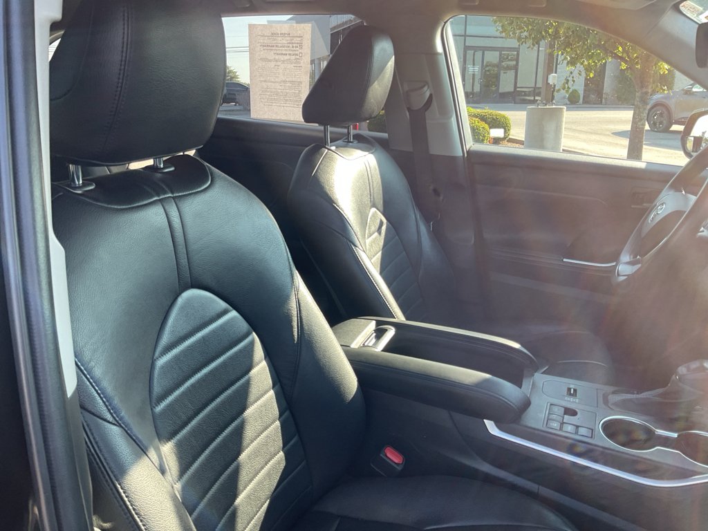 Used 2023 Midnight Black Metallic Toyota L image 11