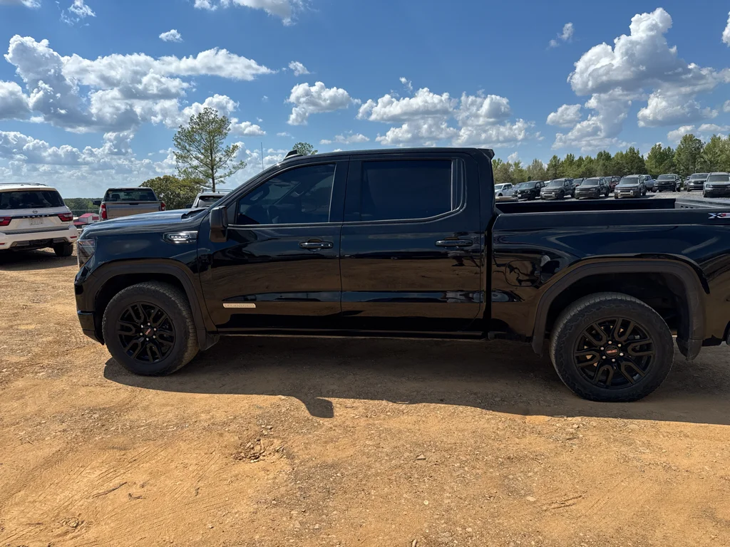 Used 2025 Onyx Black GMC Elevation image 6