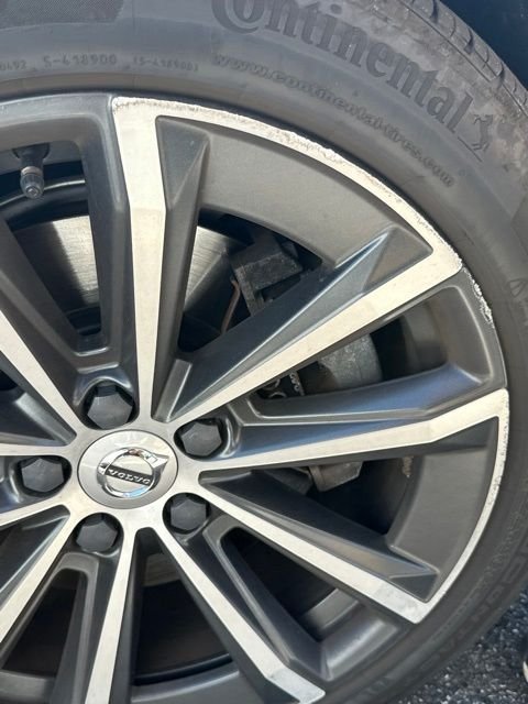 Used 2021 White Volvo T5 Momentum image 3