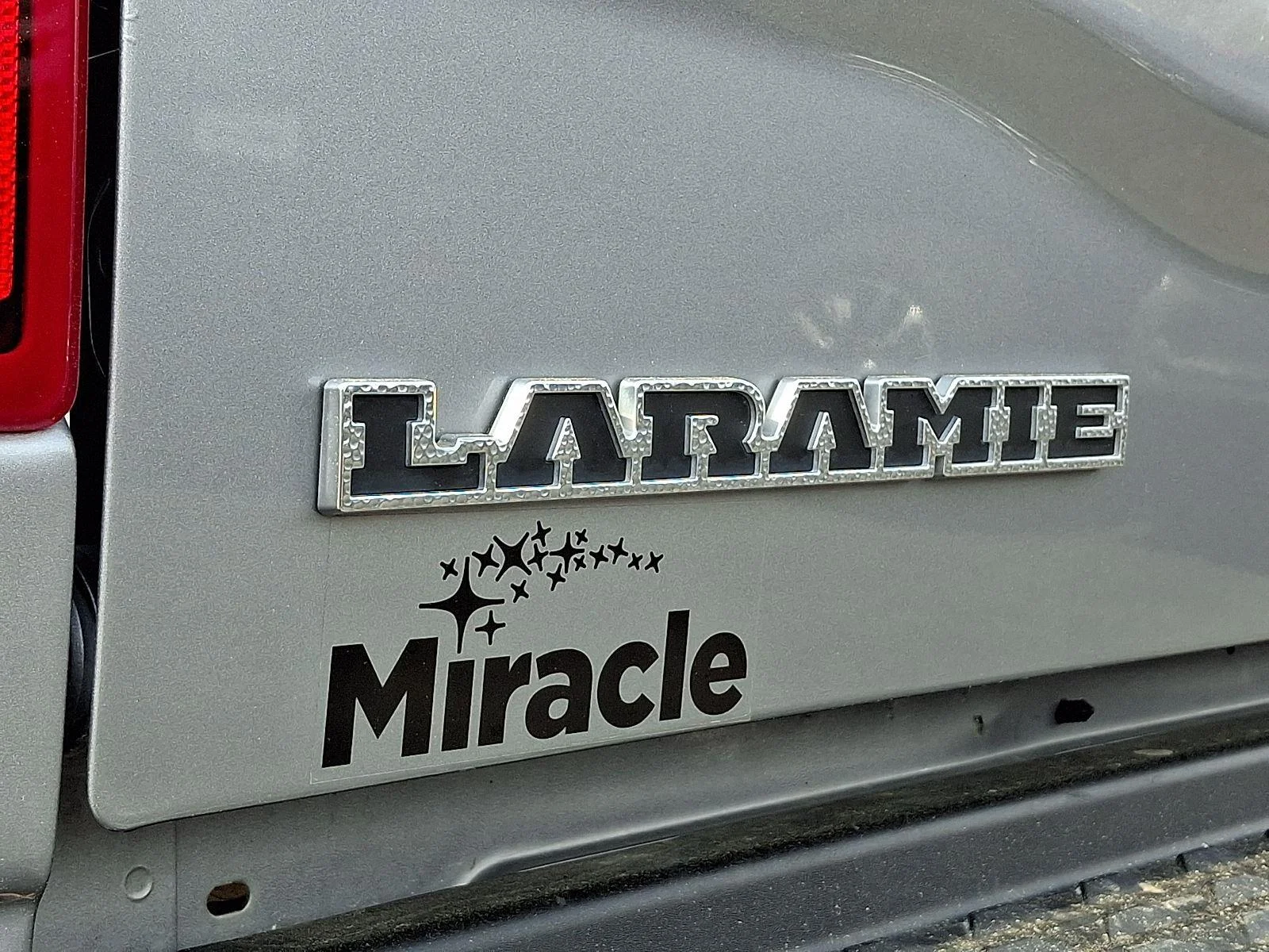 Used 2024 Billet Silver Metallic Clearcoat Ram Laramie image 32
