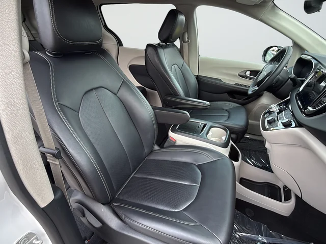 Used 2024 White Chrysler Touring L image 26