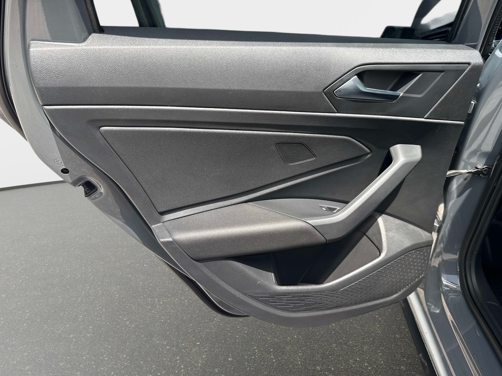 Used 2019 Platinum Gray Metallic Volkswagen R-Line image 10