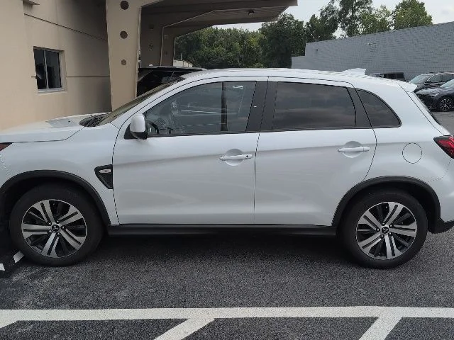 Used 2024  Mitsubishi 2.0 ES image 4