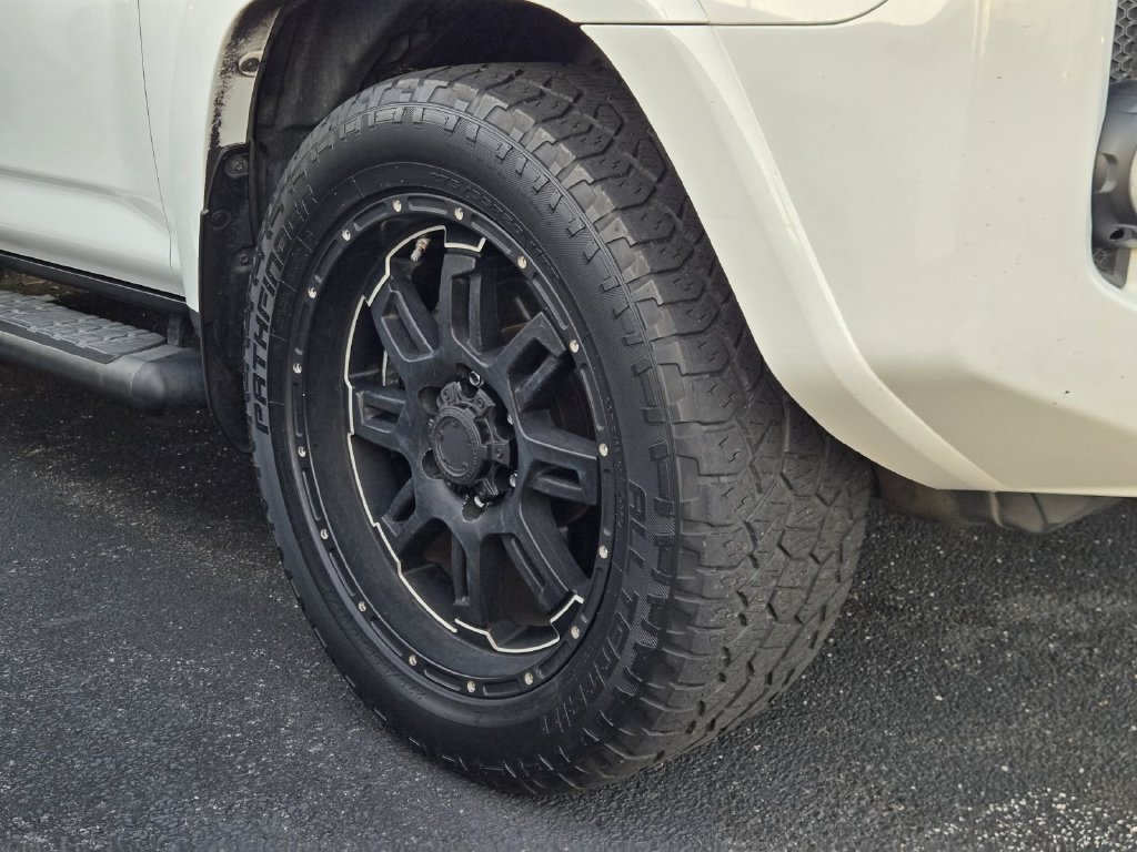 Used 2019 White Toyota SR5 Premium image 5