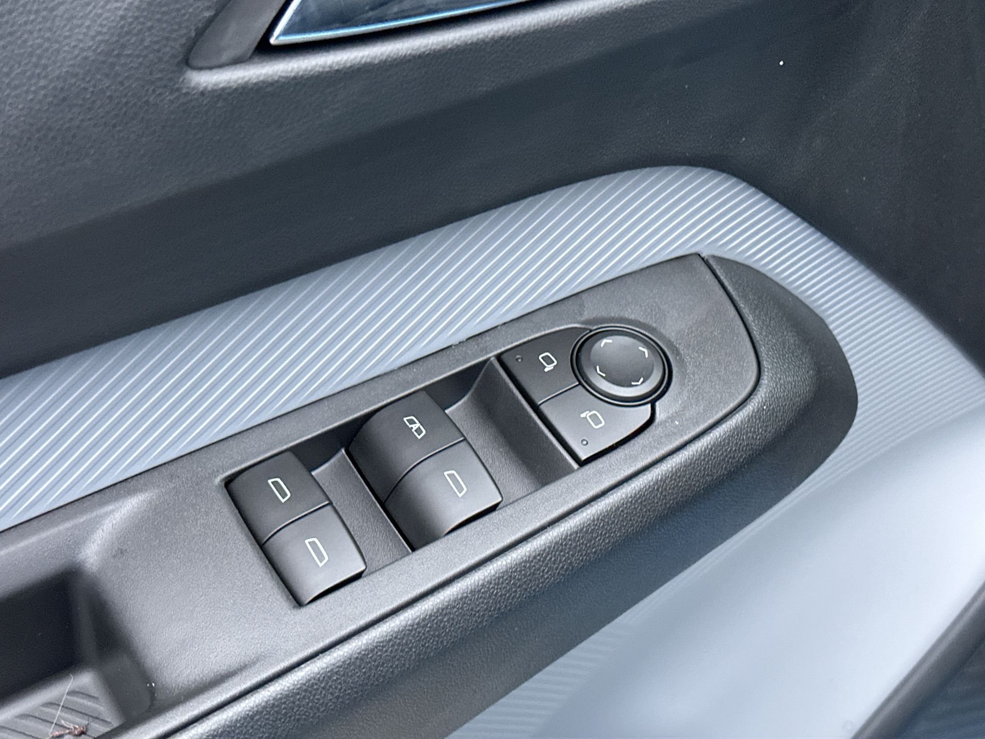 2027 Chevrolet Bolt LT - Photo 65