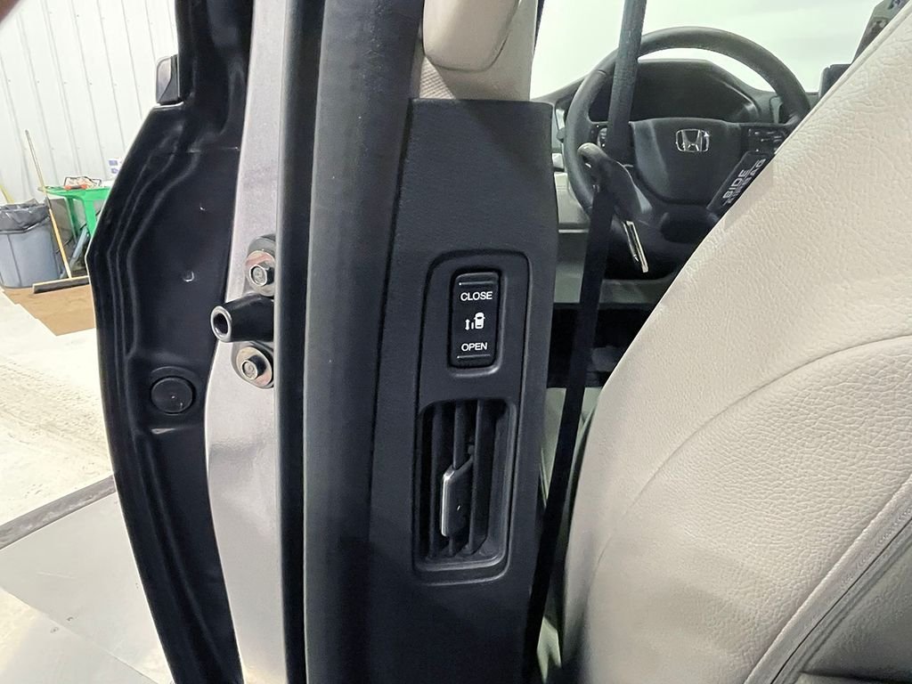 Used 2026 Gray Honda EX-L  - Wheelchair Accessible image 23