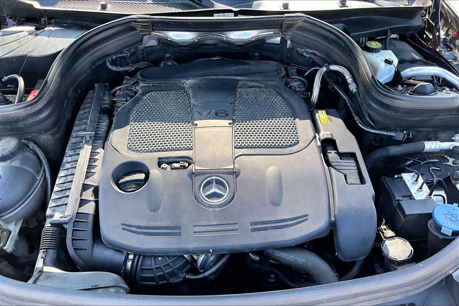Used 2015 Steel Gray Metallic Mercedes-Benz GLK 350 image 33