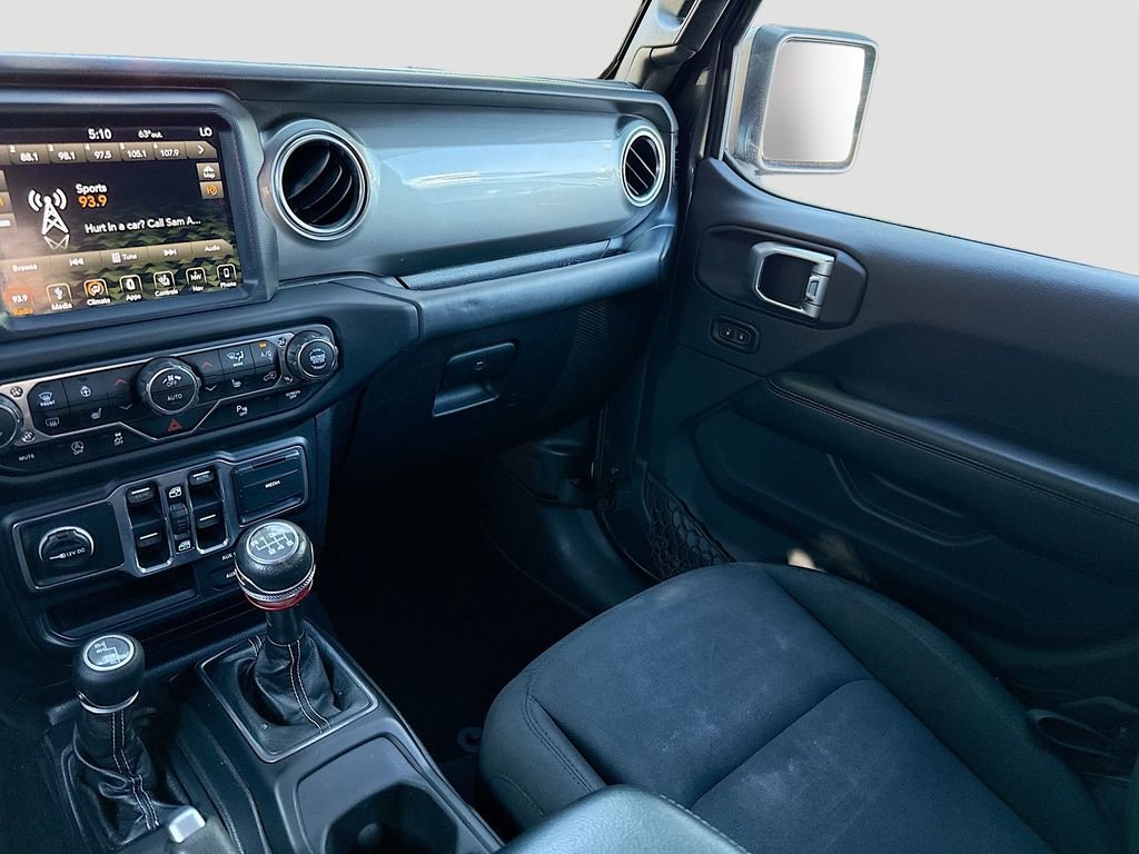 Used 2018 Granite Crystal Metallic Clearcoat Jeep Sahara image 23