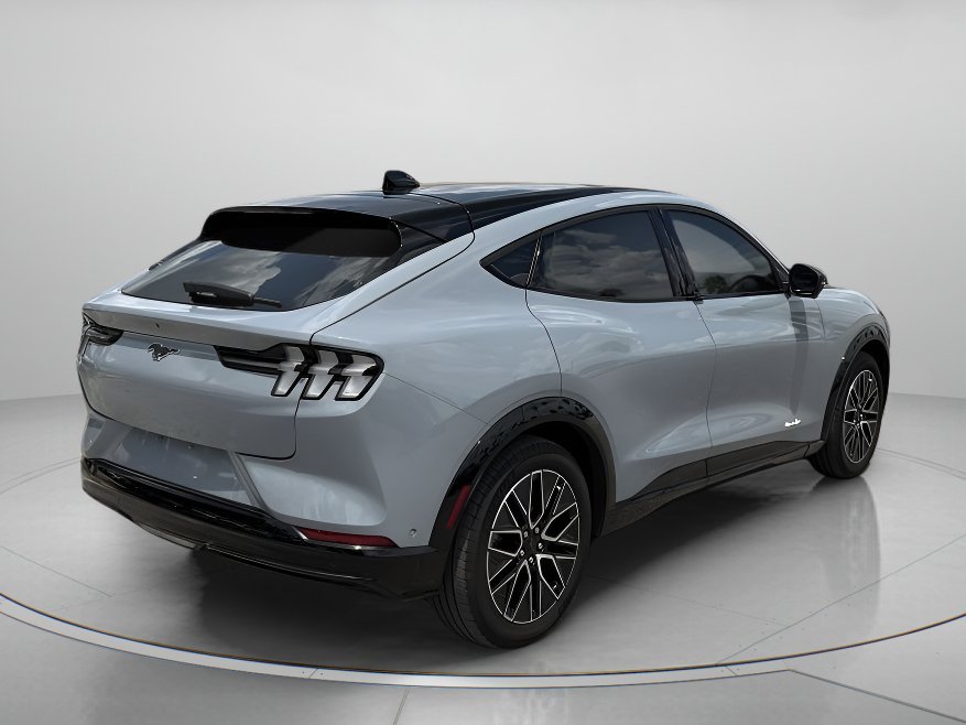 Used 2024 Glacier Gray Metallic TriCoat Ford Premium image 3