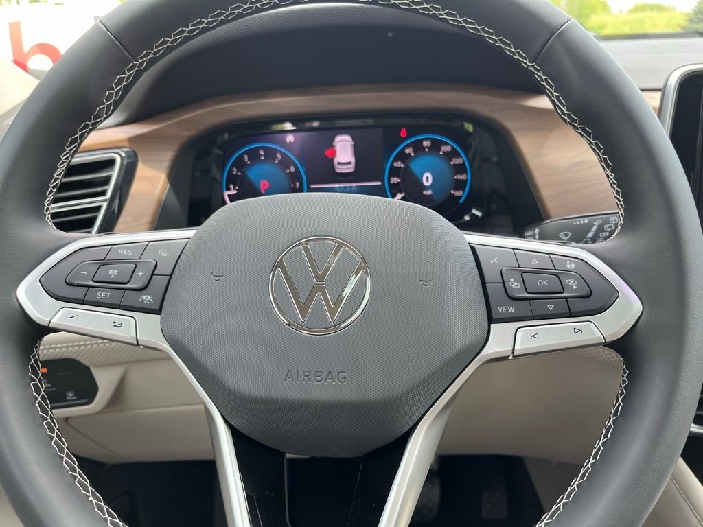 New 2026 Black Volkswagen 2.0T SE w/Technology image 19