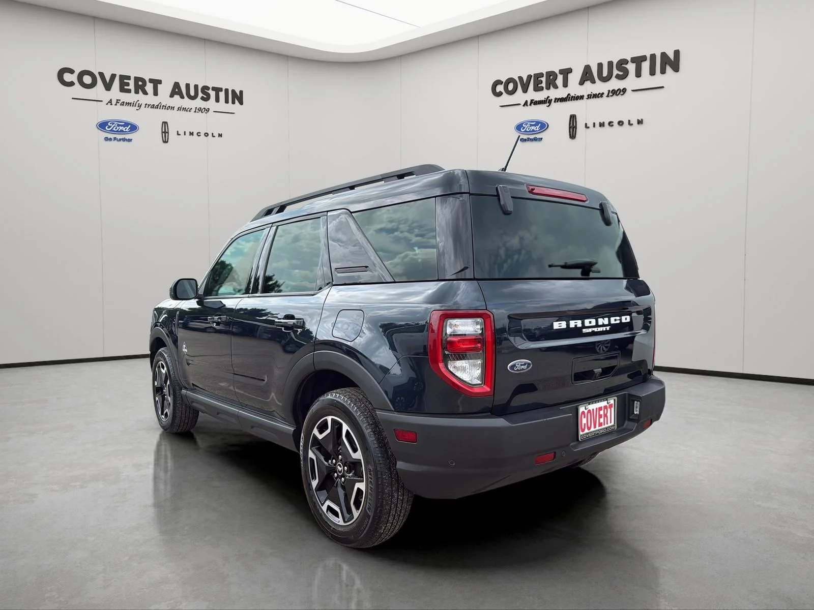 Used 2023 Blue Ford Outer Banks image 3