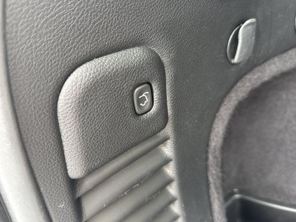 Used 2015 White Jeep Limited image 32