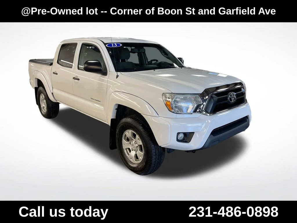 Used 2013 White Toyota Base image 7