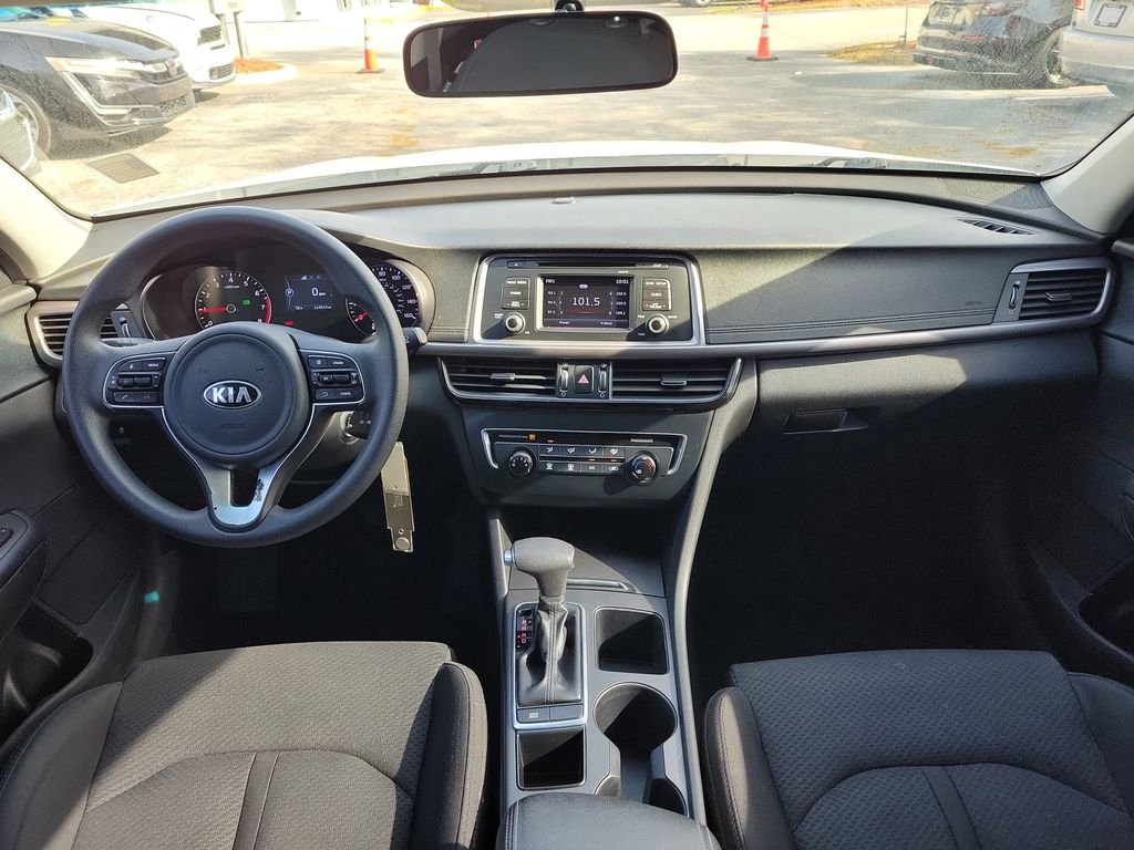 2017 Kia Optima LX - Photo 16