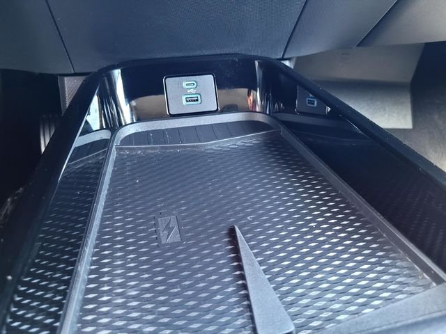 Used 2023 Black Ford Select image 17