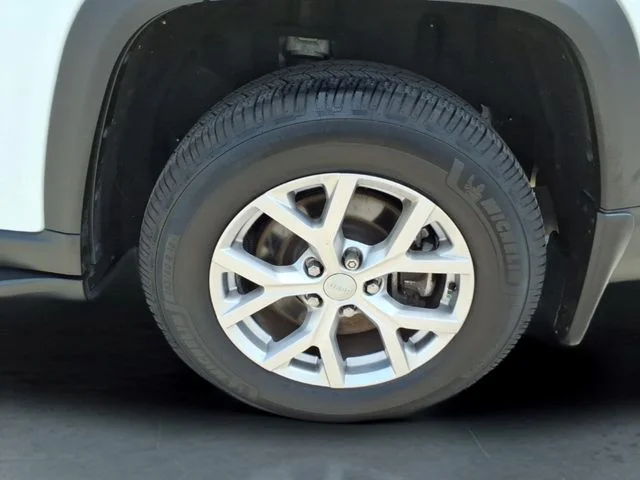 Used 2022 White Jeep Limited image 9