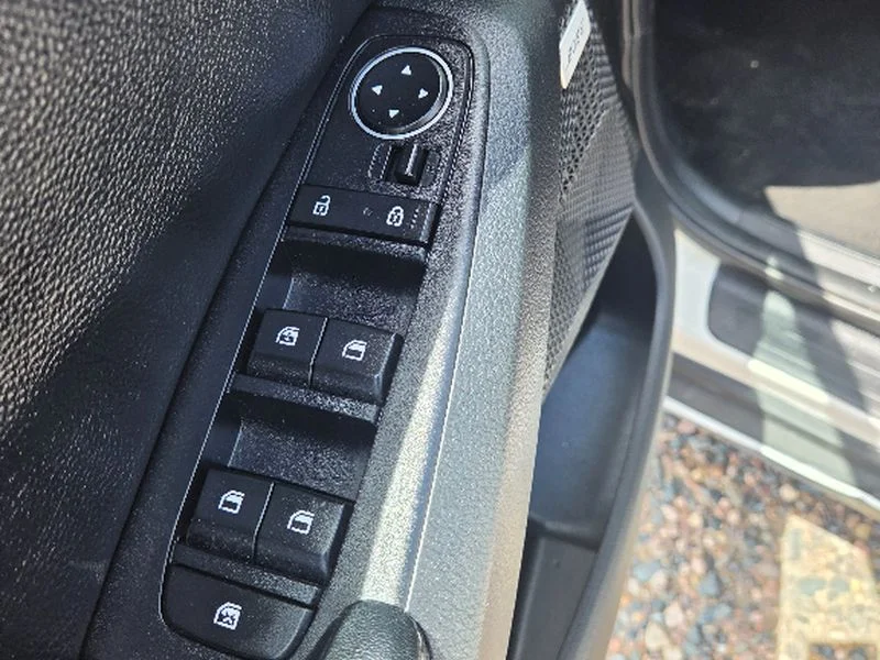 Used 2021 Snow White Pearl Kia SX image 15