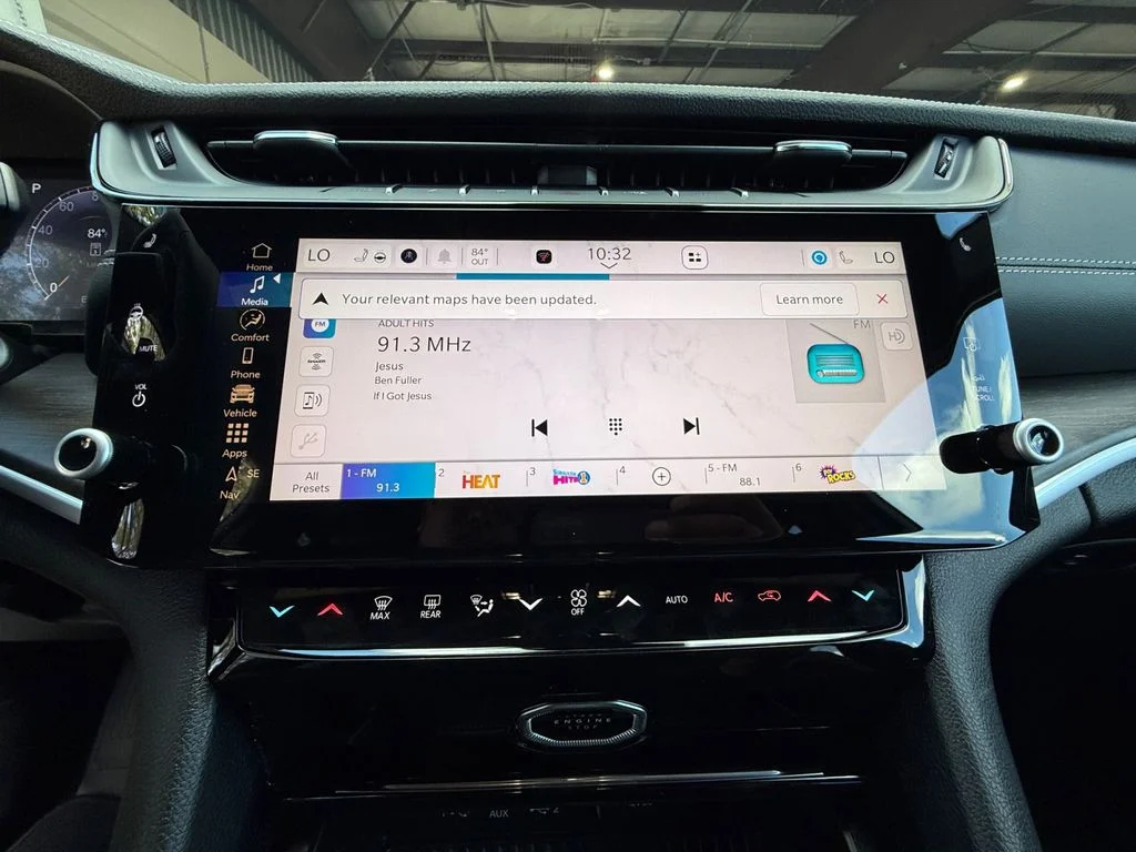 New 2027 White Jeep Laredo Altitude image 21