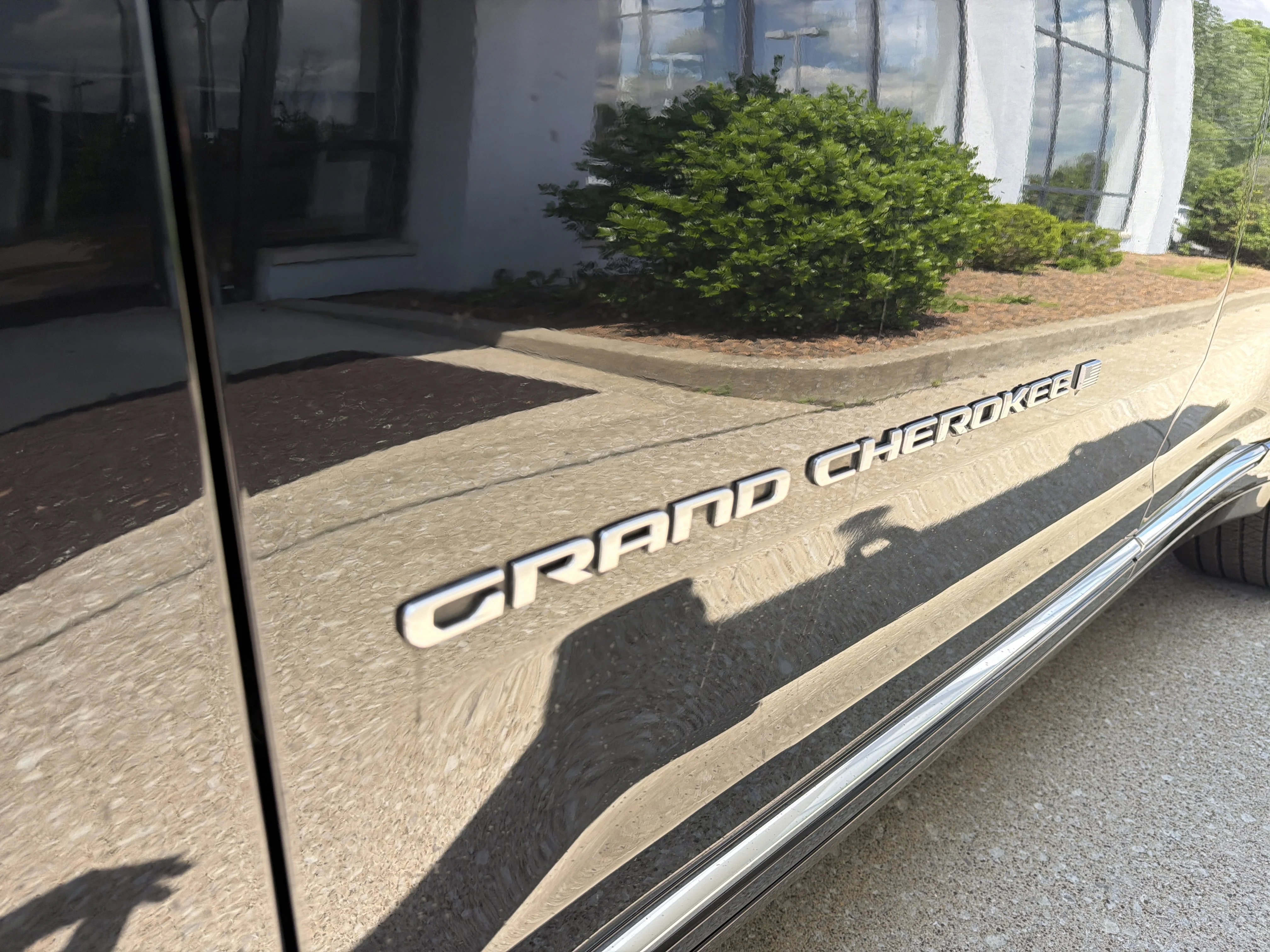 Used 2024 Diamond Black Crystal Pearlcoat Jeep Summit Reserve image 8