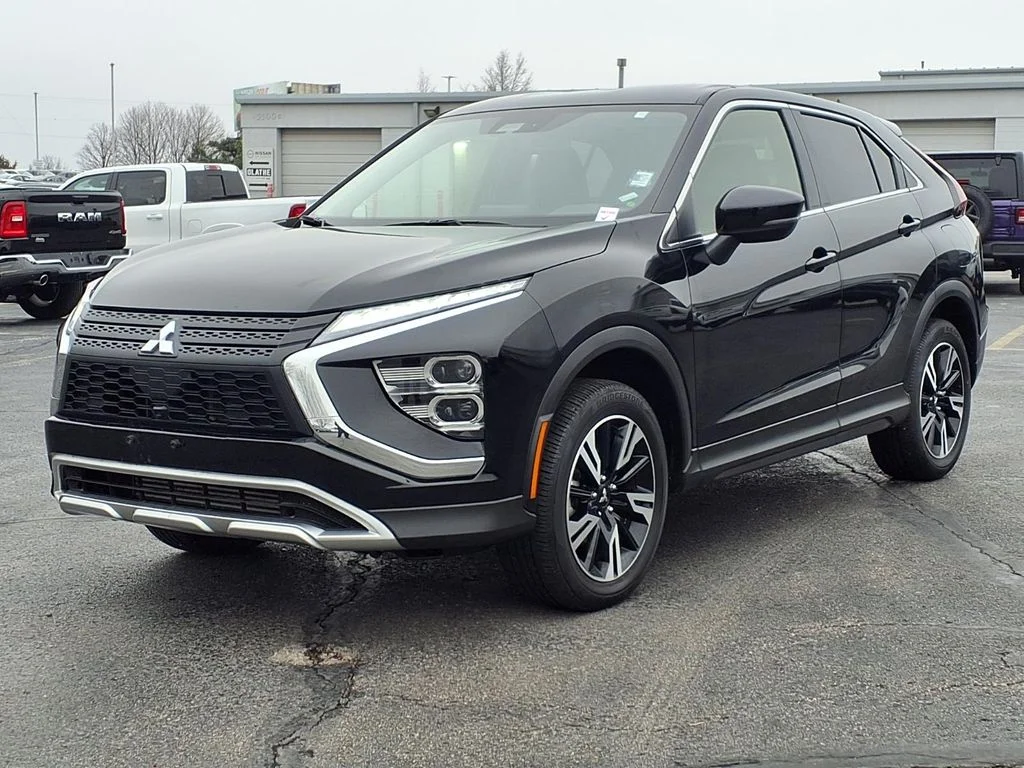 Used 2025 Mitsubishi Eclipse Cross SE with VIN JA4ATWAA1SZ005206 for sale in Kansas City