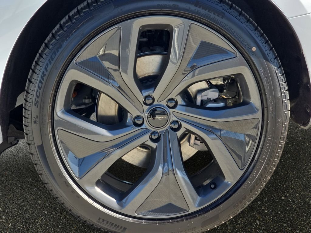 New 2026 Fuji White Land Rover Dynamic SE image 35