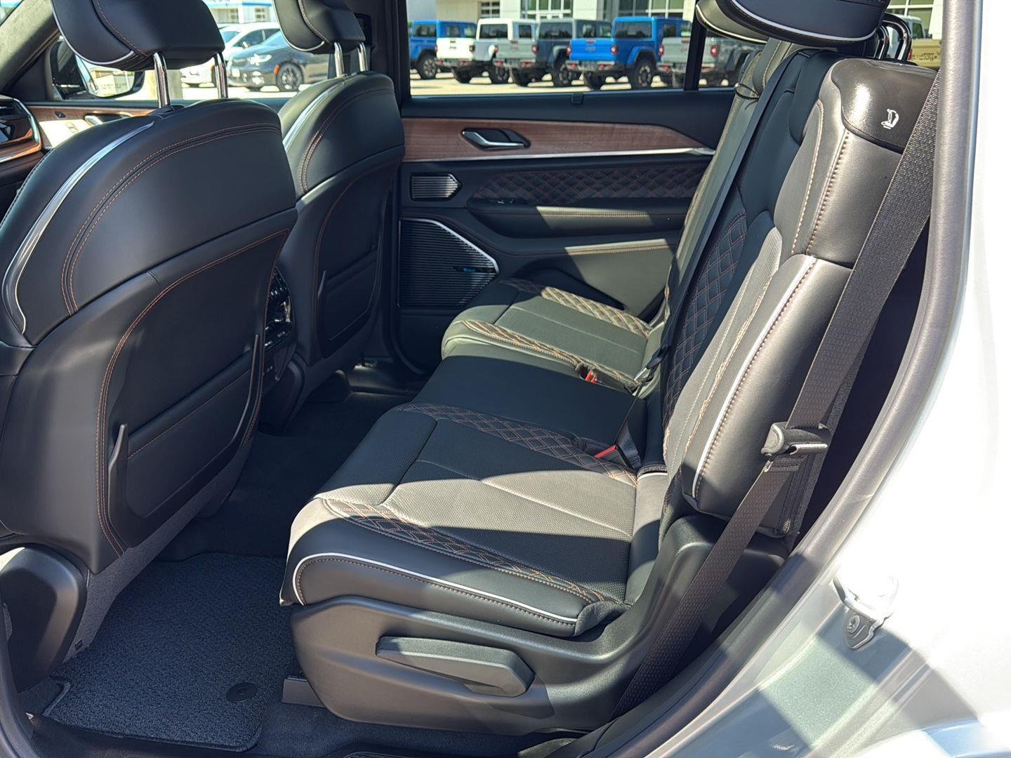 New 2026 Silver Zynith Exterior Paint Jeep Summit image 12