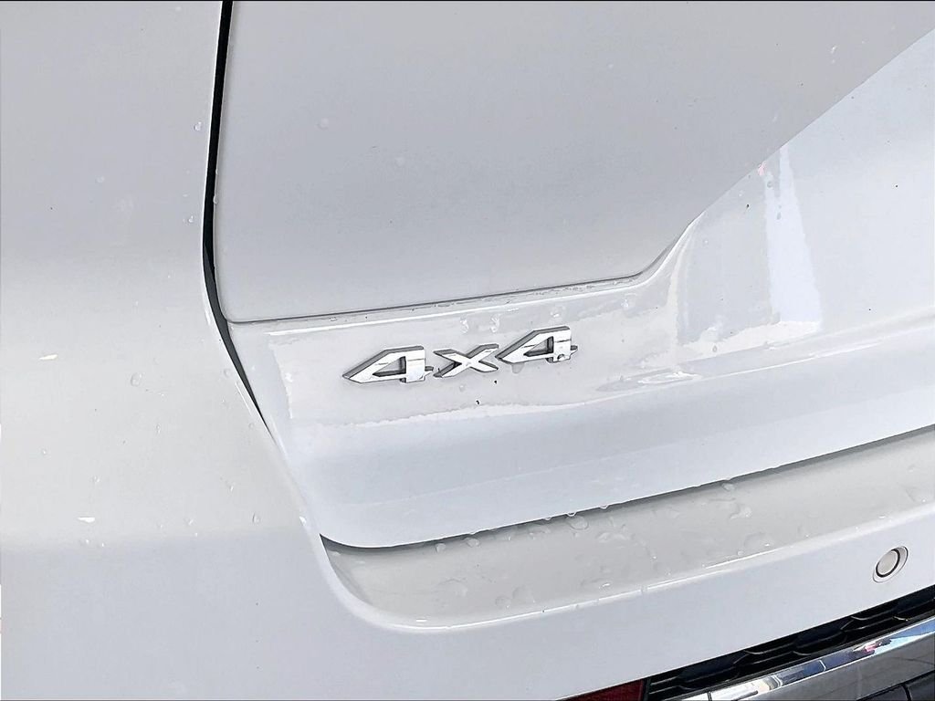 Used 2022 Bright White Clearcoat Jeep Limited image 28