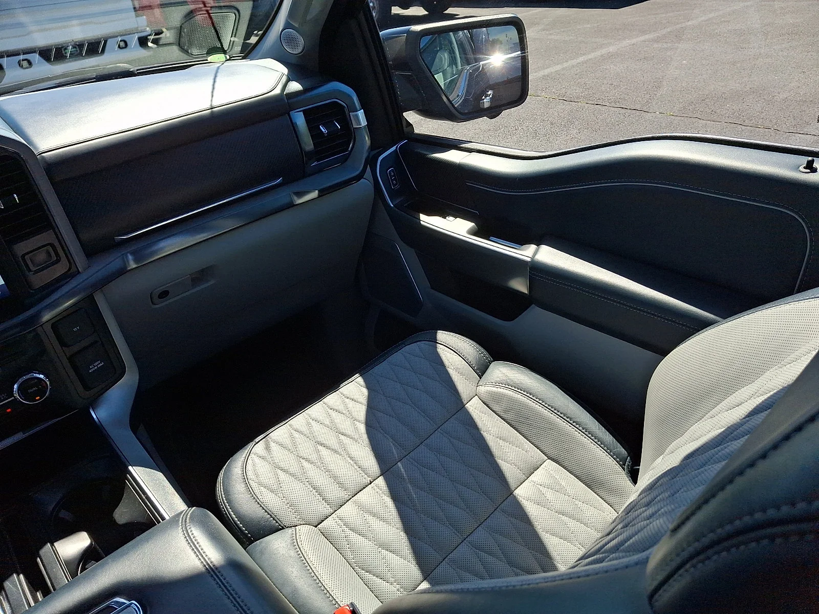 2022 Ford F-150 Limited - Photo 16