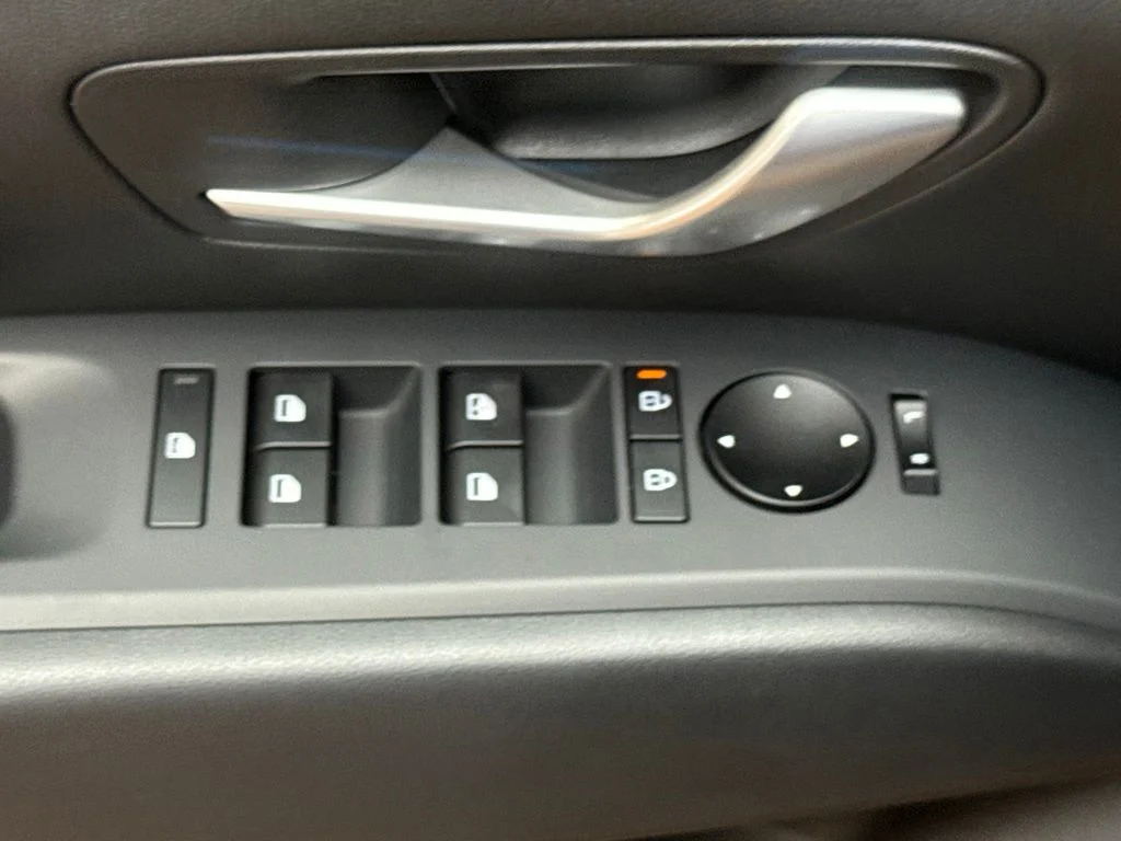 New 2027 Phantom Black Hyundai SE image 21