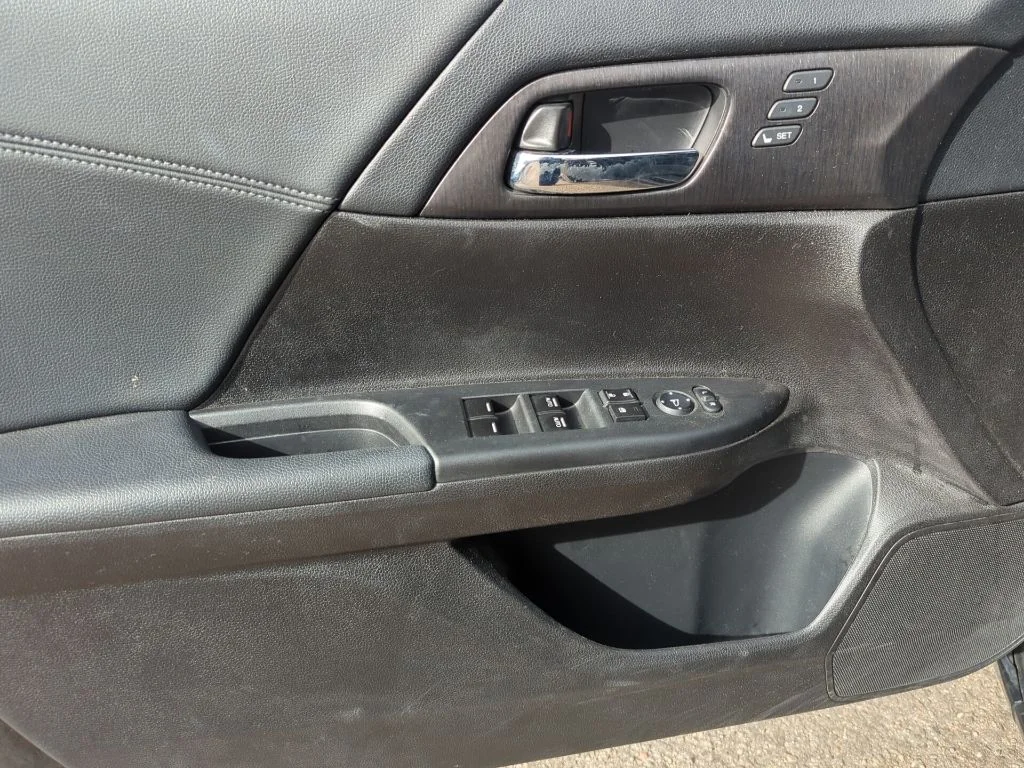 Used 2013 Black Honda EX-L image 10