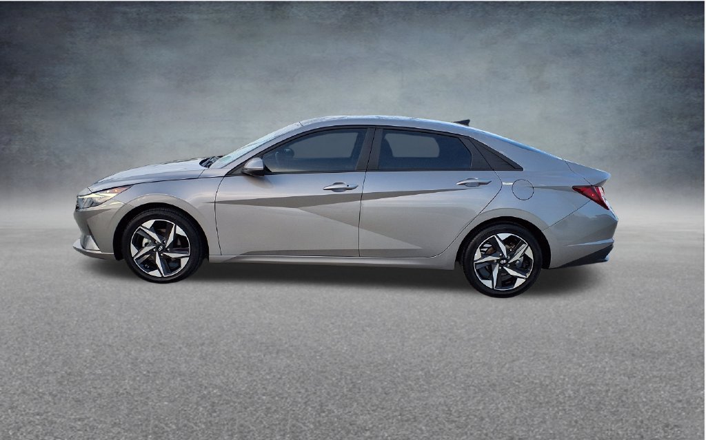 Used 2023 Silver Hyundai SEL image 4