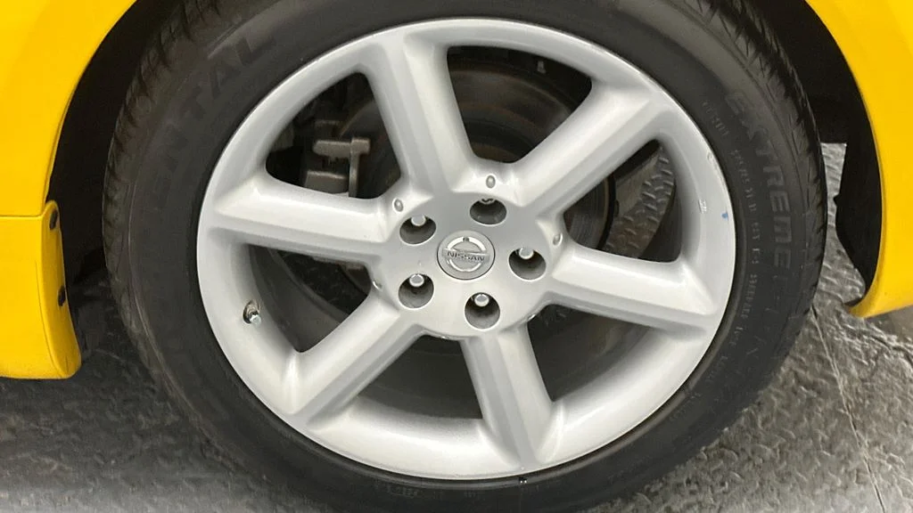 Used 2005 Yellow Nissan Touring image 24