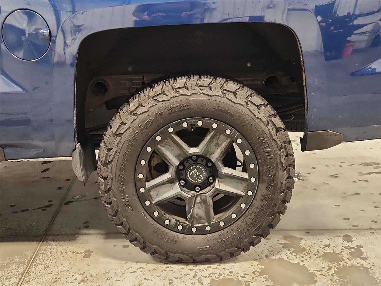 Used 2016 DEEP OCEAN BLUE METALLIC Chevrolet LTZ image 31