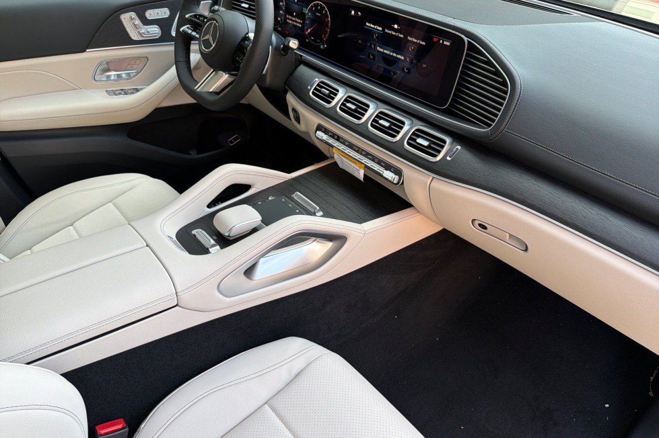 New 2026 Obsidian Black Metallic Mercedes-Benz GLS 450 4MATIC® SUV image 16