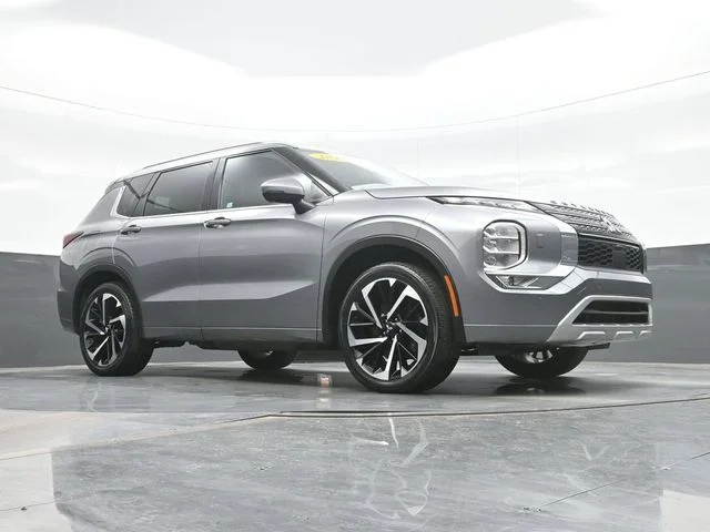Used 2022  Mitsubishi SEL image 23