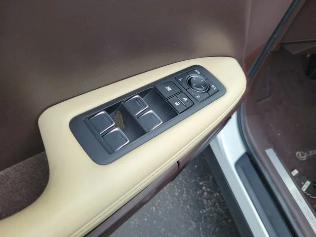 Used 2019 White Lexus 350 image 17