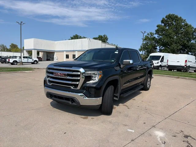 Used 2020 Black GMC SLE image 1